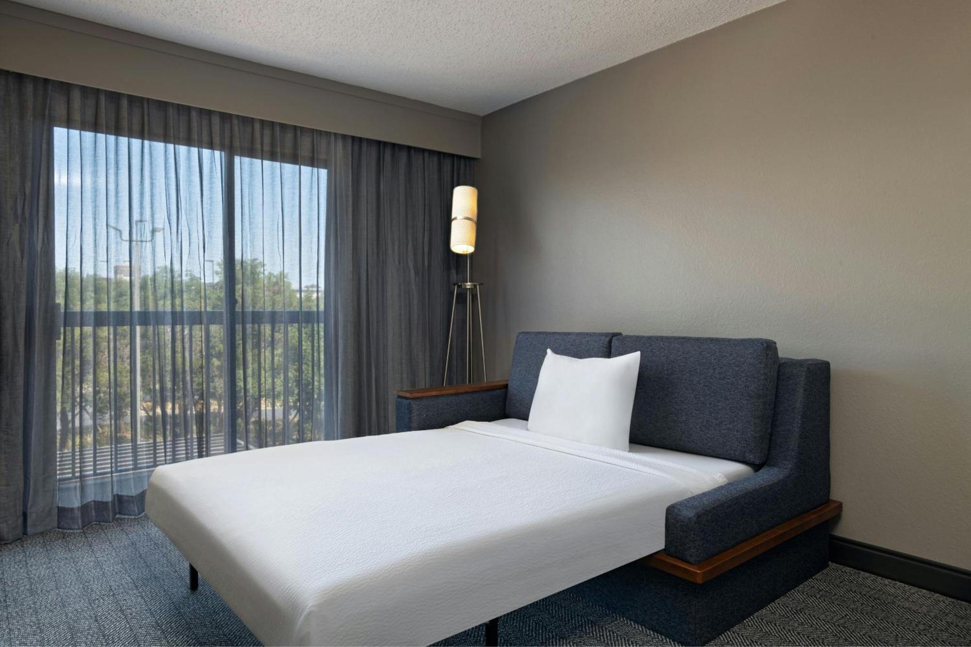 Courtyard By Marriott The Domain Area Hotel 3*