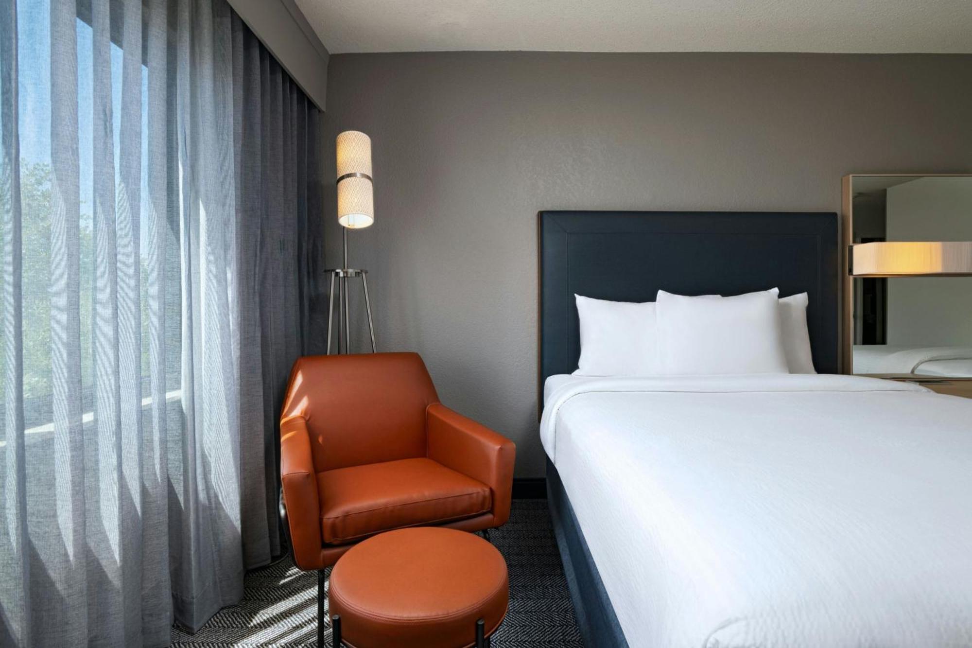 Courtyard By Marriott The Domain Area Hotel